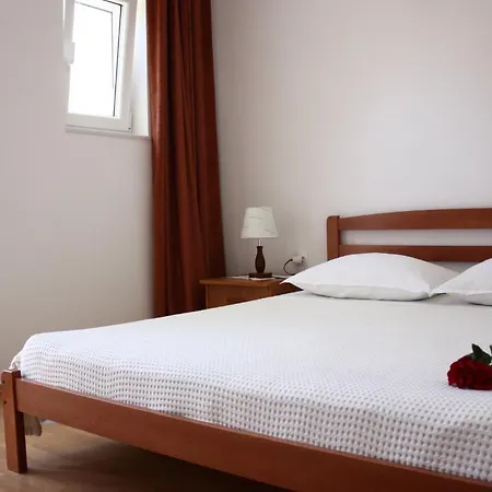 Korina Brodarica (Sibenik-Knin)