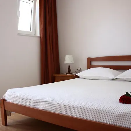 Korina Brodarica (Sibenik-Knin)