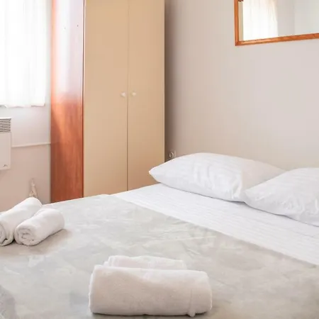 Korina * Brodarica (Sibenik-Knin)