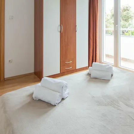 Korina * Brodarica (Sibenik-Knin)