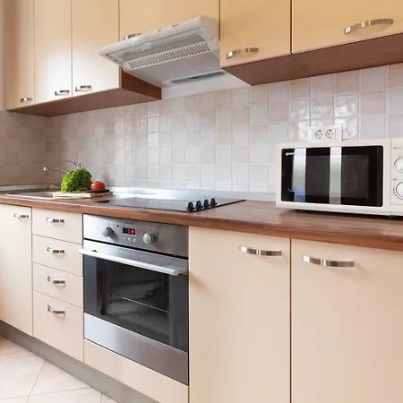 Korina Apartman Brodarica