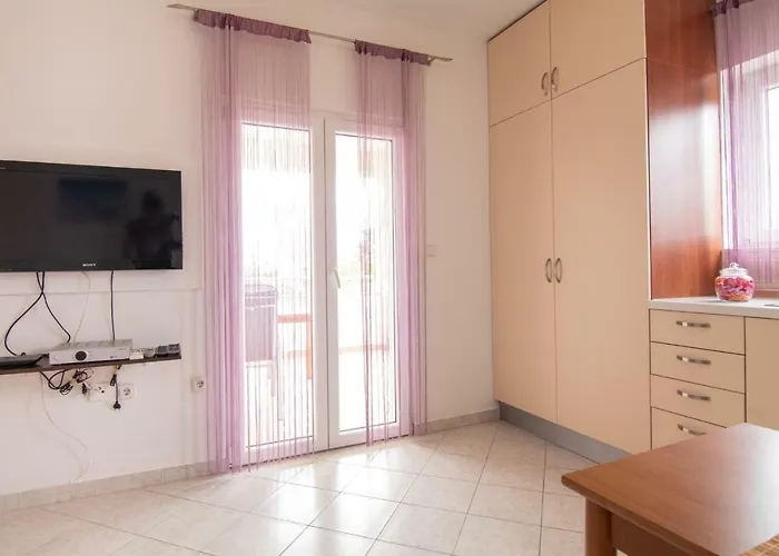 Korina * Brodarica (Sibenik-Knin)