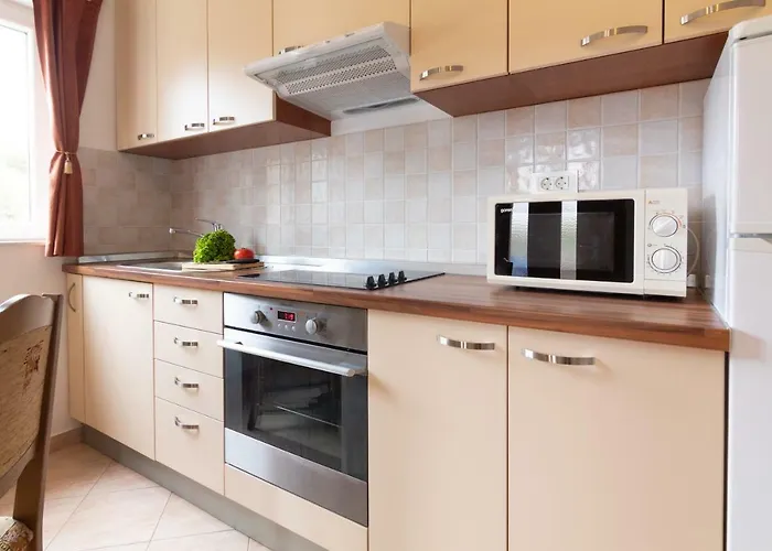 Korina Apartman Brodarica